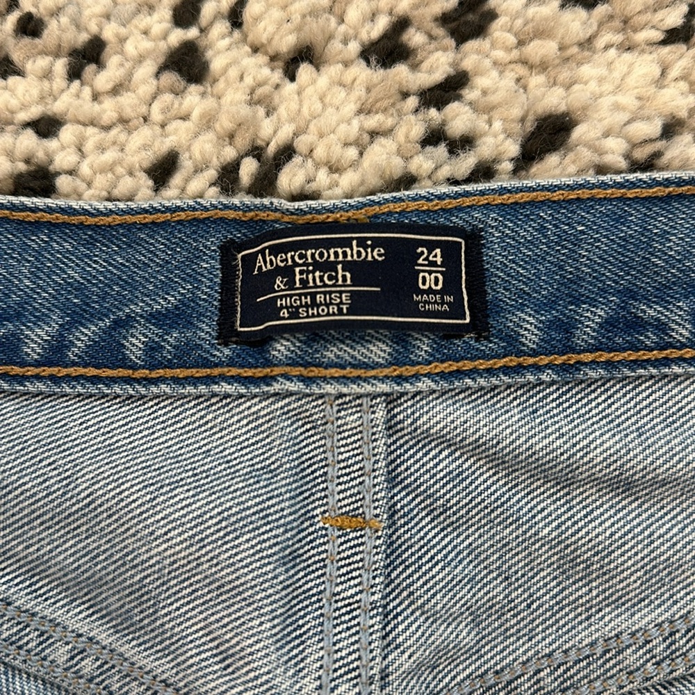 A&F High Rise 4" Short - Picture 4 of 5